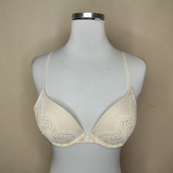 Victoria’s Secret Dream Angles Push Up Bra Lace - Picture 1 of 9
